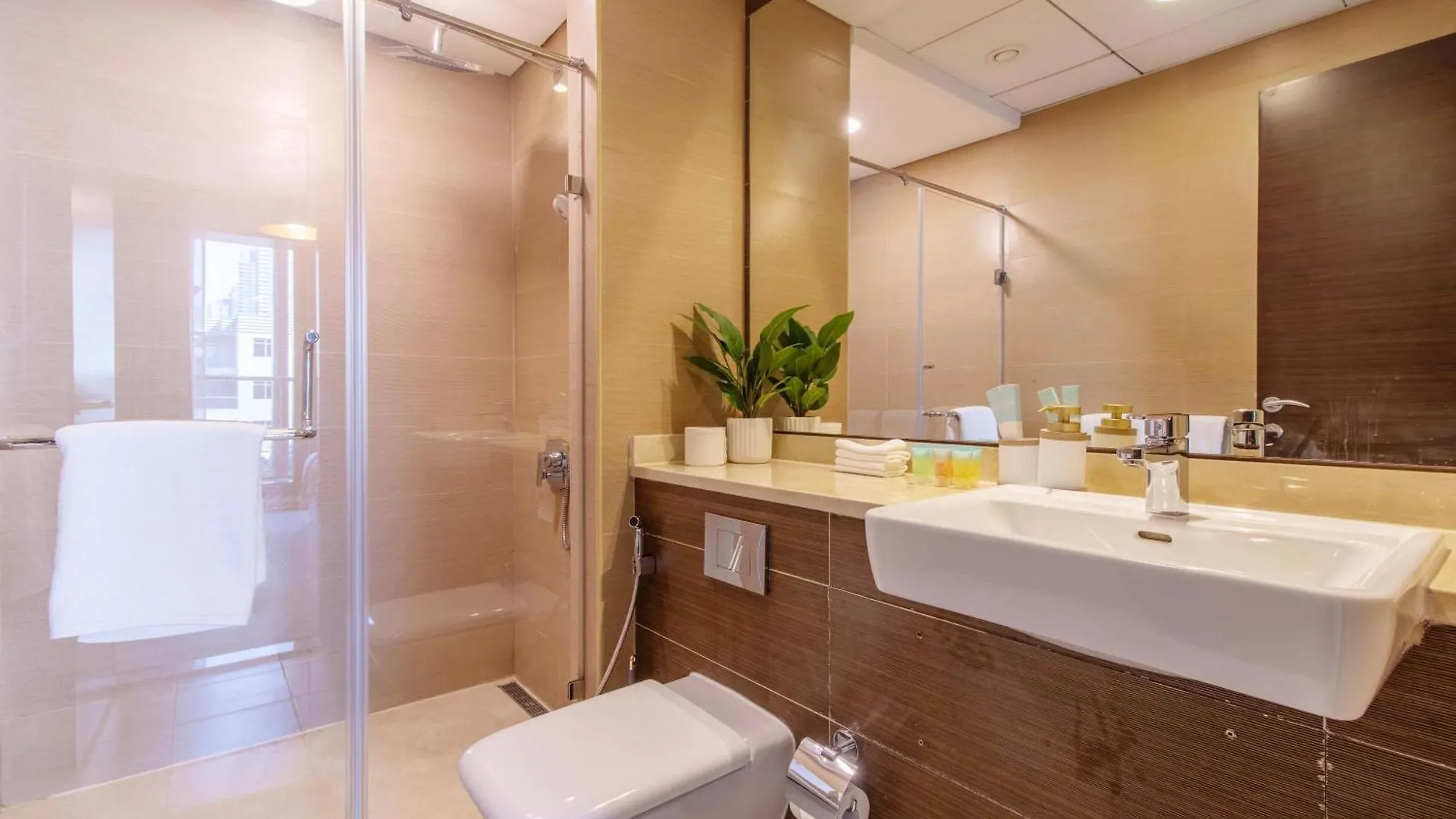 Luxurious 2Bed In Sparkle Tower-Marina View Dubai Apartment