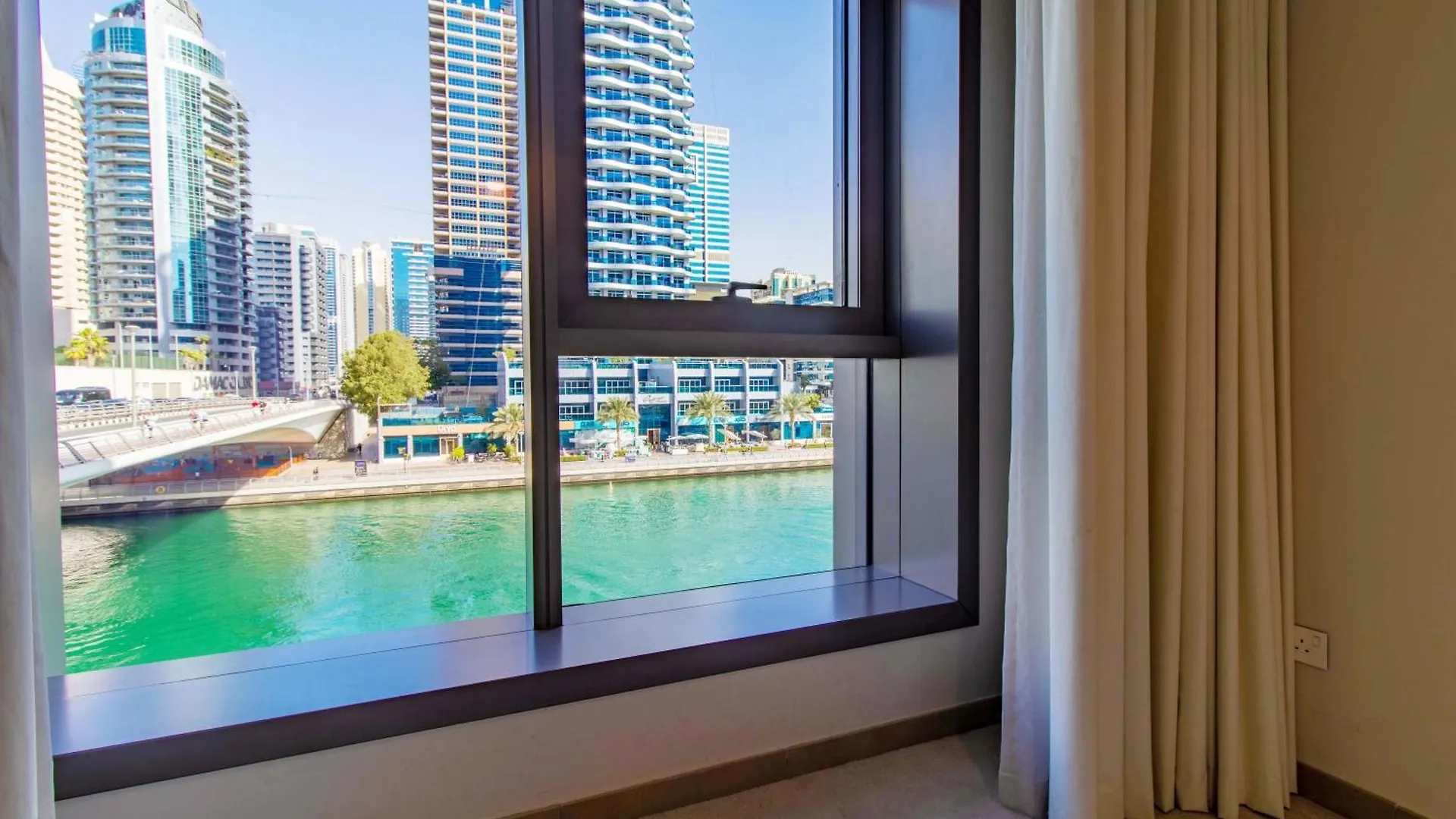Luxurious 2Bed In Sparkle Tower-Marina View Dubai Apartment